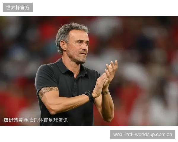 巴黎主帅恩里克通过精准的临场换人，最终引导球队走向胜利。